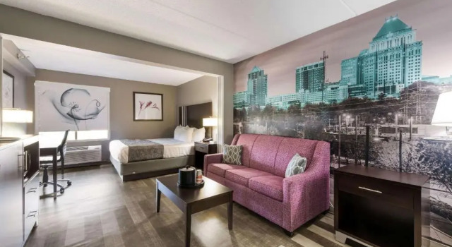 Люкс Clarion Pointe Greensboro Airport