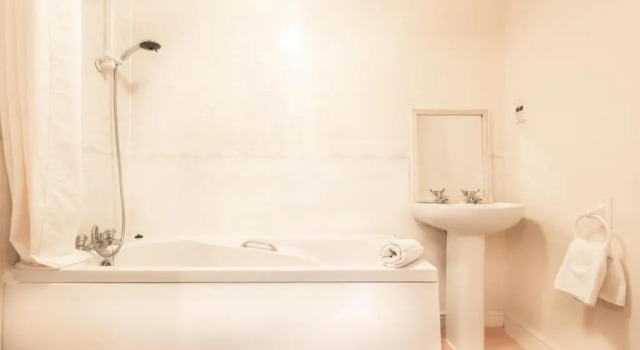 Апартаменты BEST PRICE! STUNNING 2 Bed City Centre - 4 single beds or 2 Super king, Smart TVs, Sofa Bed & FREE SECURE PARKING