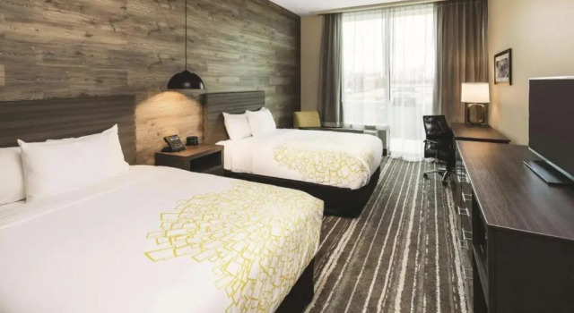 Четырёхместный номер Standard La Quinta Inn & Suites by Wyndham Locust Grove