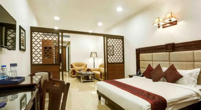 Номер Executive Golden Chariot Vasai Hotel
