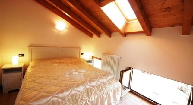 Casa Delta Dongo, Varaa Hotelli Dongo 