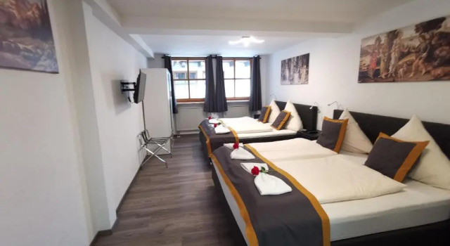 Четырёхместный номер Standard City House Alpeneck