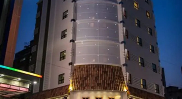 Uniqstay Hostel and Suite