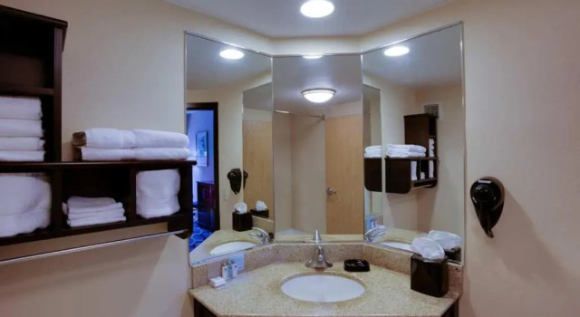 Четырёхместный номер Standard Hampton Inn Harrisburg/Grantville/Hershey