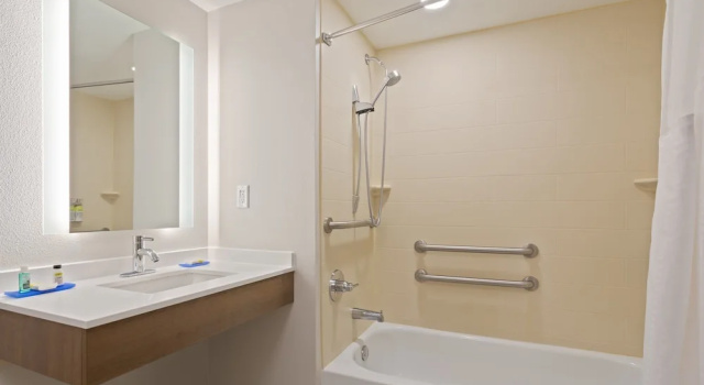 Двухместный люкс Holiday Inn Express Hotel & Suites Largo-Clearwater by IHG