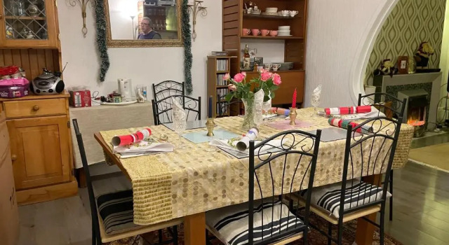 Căsuță Renovated 4-bed Home, Sleeps 9 With Parking & Spa