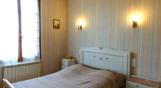 Gîte charmant avec piscine, 2 chambres, proche randonnées et loisirs à Target - FR-1-489-273, Buchen Sie Hotel Target Allier
