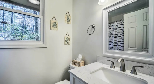 Sapphire Home w/ Grill & Pool Access, Забронировать Апартаменты/квартира Сапфир Аппалачи