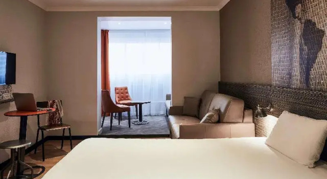 Люкс Ibis Styles Hyères Rooftop & Spa