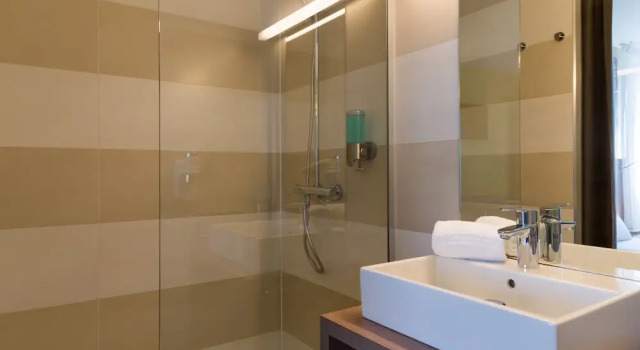 Полулюкс The Originals City, Hôtel Ecoparc, Montpellier Est