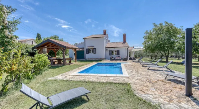 Коттедж Pool House Robertino
