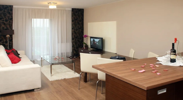 Апартаменты Business Golden Fish Hotel Apartments
