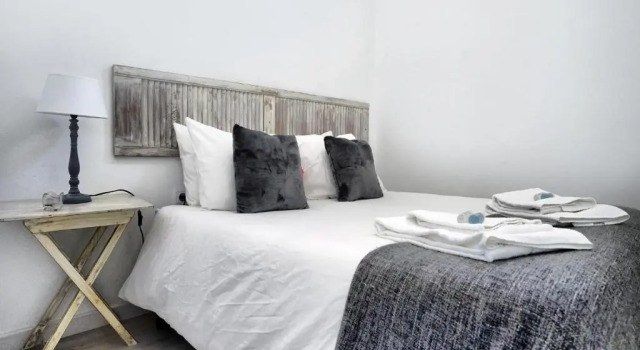 Trendy Alcantara Apartment