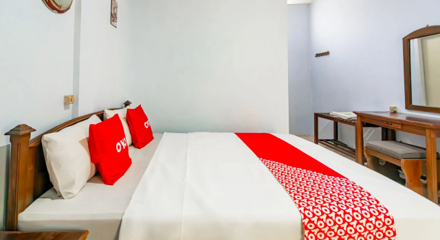 Camera Deluxe Hotel O Arjosari Near Plaza Araya Formerly Hotel Nugraha