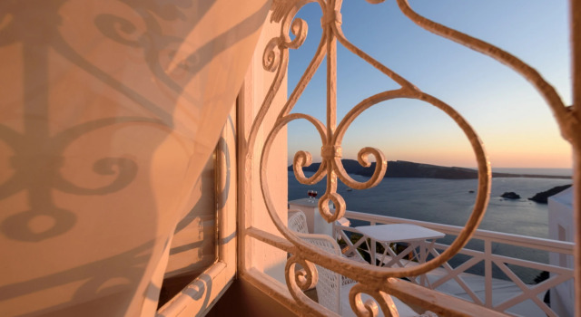 White House Villa with 3 bedrooms and amazing views at Oia