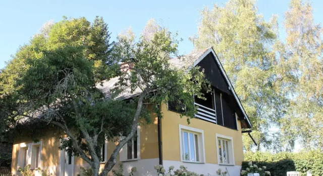 Коттедж Milire Garden Family Home