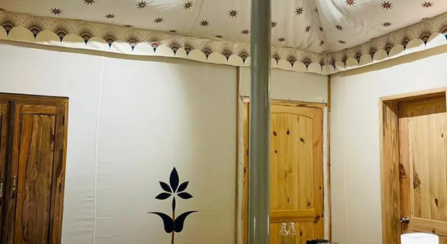 Тент с балконом и с красивым видом из окна Yog Wellness Resort & Spa By Amritara