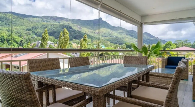Вилла с балконом Voilà Beau Vallon