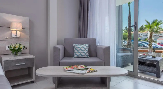 Двухместный номер Superior с видом на сад Dionysos Hotel & Suites