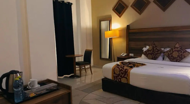 African Hill Resort, Забронировать Курортный отель Отели Миссахое с бассейном, Бассейн