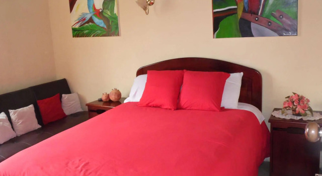 La Casa Amarilla, Reserva ahora Albergue Baños Tungurahua