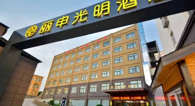 Lishen Bright Hotel, Prenota Hotel Hotel a Xinyang con parcheggio, Parcheggio
