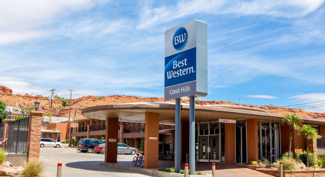 Кровать в общем номере Best Western Coral Hills