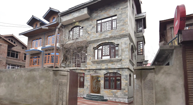 OYO 5395 Maple Inn Resort, Забронировать Курортный отель Сринагар Jammu & Kashmir Ski