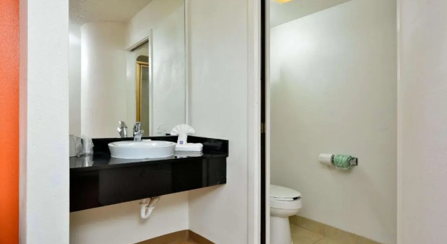 Четырёхместный номер Standard Motel 6-Plano, TX - West - Frisco