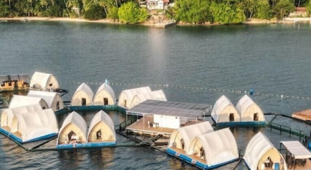 Floating Home in Reef Resort Unit 1