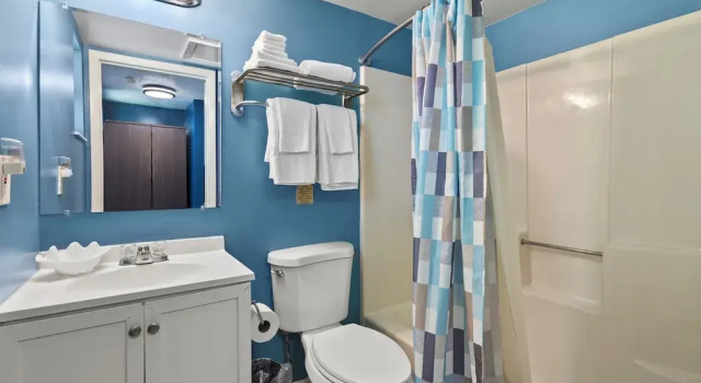 Студия Oceanfront Inn Room #16- Ocean View Balcony 2 Full Beds