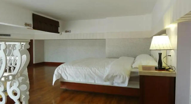 Люкс Hua Qi Kaiserdom Hotel Zhongshan Road St Michaels Cathedral and Zhanqiao Pier Qingdao