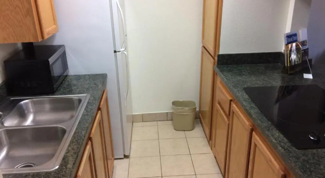 Полулюкс Travel Inn & Suites