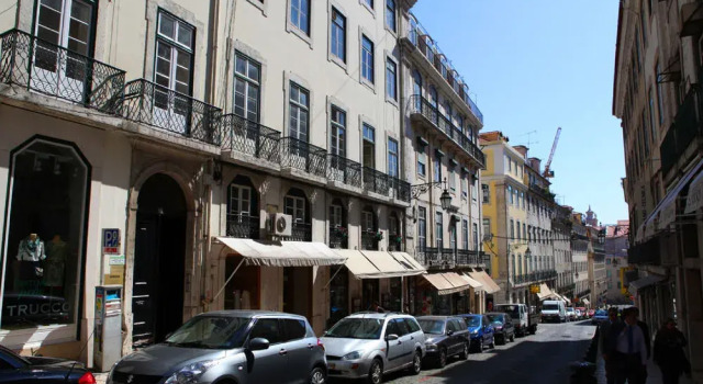 Traveling To Lisbon Chiado, Забронировать Отель Отели Лиссабона с завтраком, рядом с Рештаурадориш, Завтраки