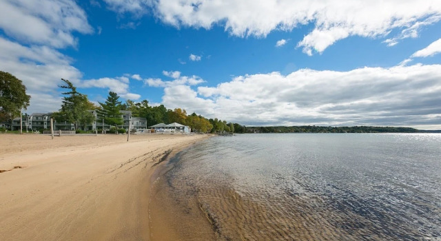 The Shores Lakeside Condo Unit 5677, Book Lejlighed Acme Michigan