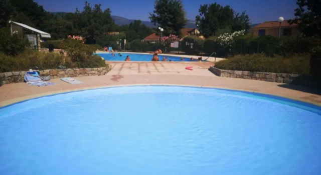 Апартаменты Charming House With Wifi Terrace Garden Piscine