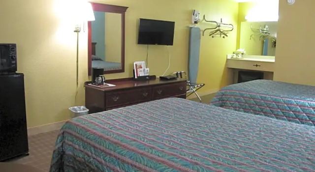 Четырёхместный номер Deluxe Super 8 by Wyndham Jessup/Baltimore Area