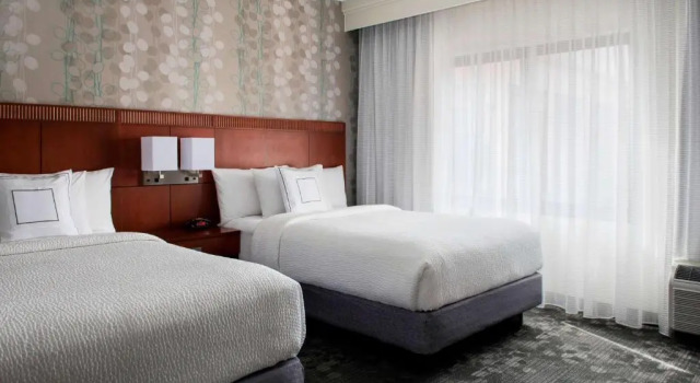 Четырёхместный номер Standard Courtyard by Marriott Mahwah