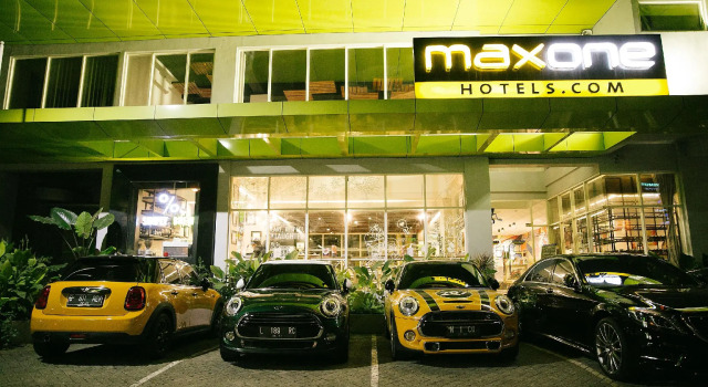 MaxOneHotels at Dharmahusada - Surabaya