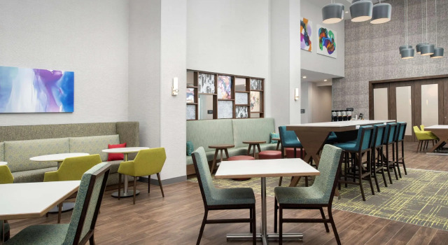 Двухместный номер Standard Hampton Inn & Suites Charlotte Airport Lake Pointe
