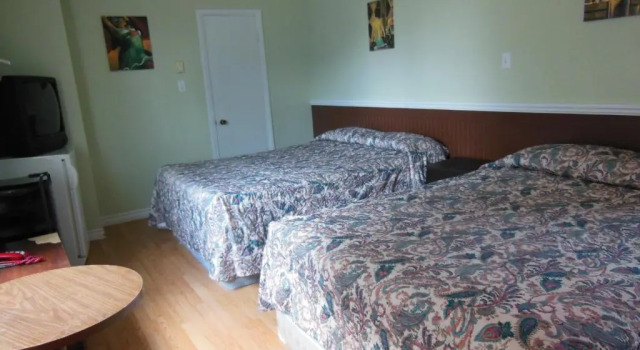 Четырёхместный номер Standard Motel Pierre