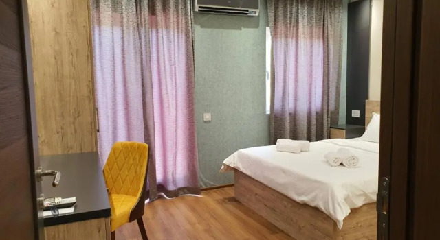 Apartmani Mali vikend, Забронировать Отель Отели Вождовац с парковкой, Парковка