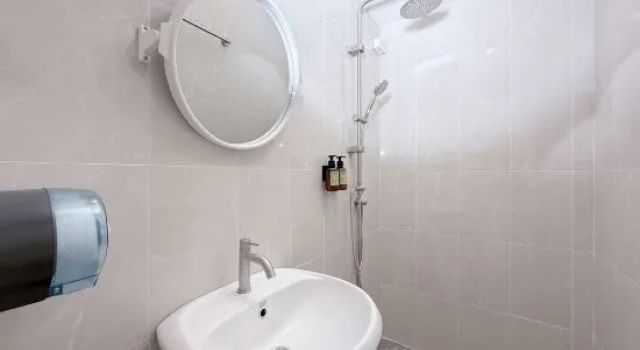 Кровать в общем номере с видом на море Fishtail Hostel Phuket
