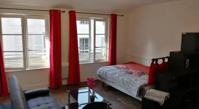 STUDIO 31 cosy dans le centre de LIMOGES, Забронировать Апартаменты/квартира Отели Лиможа с парковкой, рядом с Церковь Сен-Мишель-де-Лион, Парковка