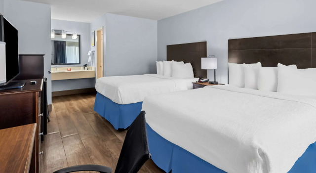 Четырёхместный номер Standard SureStay Plus by Best Western Beaumont