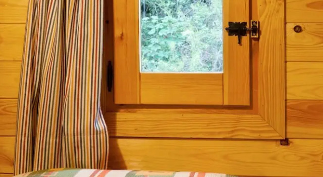 Бунгало с балконом Bungalows l'Orri del Pallars