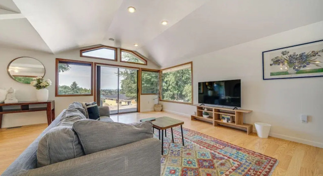 1/2 Mi to Yarrow Bay: Family Home in Kirkland, Забронировать Дом для отпуска Киркленд штат Вашингтон