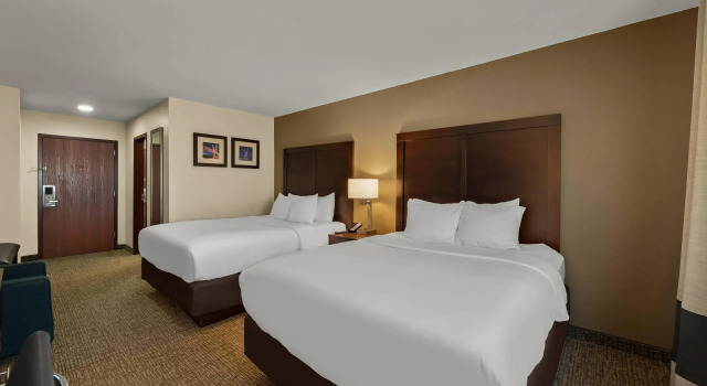 Четырёхместный номер Standard Comfort Inn & Suites Atoka