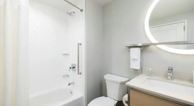 Четырёхместный люкс Standard TownePlace Suites by Marriott Hadley Amherst
