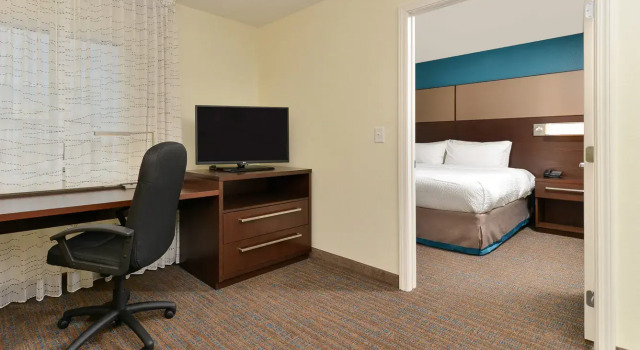 Люкс c 1 комнатой Hampton Inn & Suites Des Moines Downtown